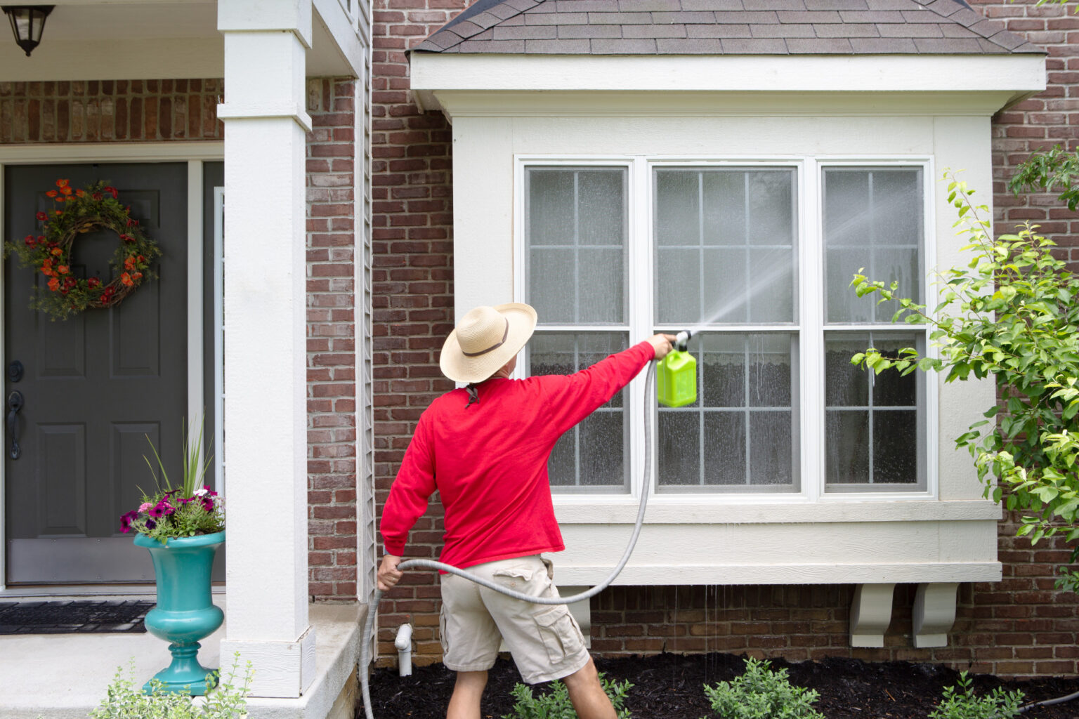 5 Tips for Effective Exterior House Cleaning Lives On